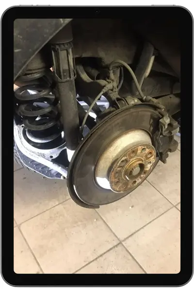 Wymiana klocków i tarcz hamulcowych Skoda Skala 1.0 TSI hamulce 3